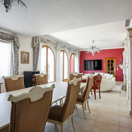 Апартаменты La Coraillere Waterfront With Private Pool And Sea Access