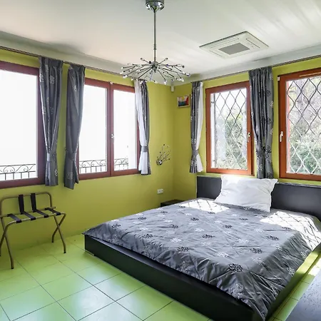 Апартаменты La Coraillere Waterfront With Private Pool And Sea Access