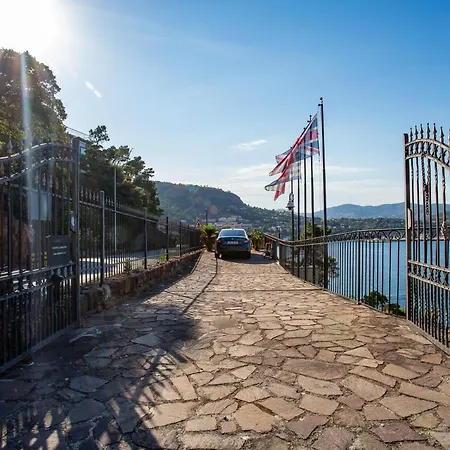 La Coraillere Waterfront With Private Pool And Sea Access Теуль-сюр-Мер