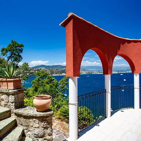 Lägenhet La Coraillere Waterfront With Private Pool And Sea Access