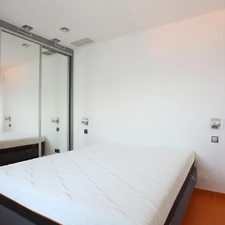 Апартаменты La Coraillere Waterfront With Private Pool And Sea Access *