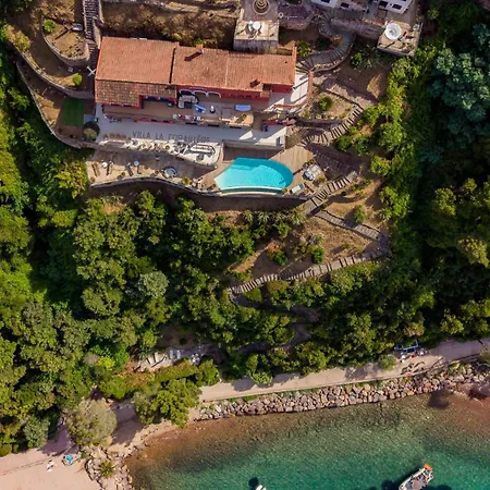 Апартаменты La Coraillere Waterfront With Private Pool And Sea Access Теуль-сюр-Мер