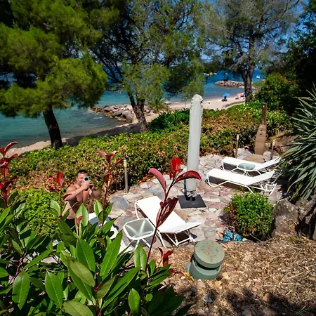 Апартаменты La Coraillere Waterfront With Private Pool And Sea Access *