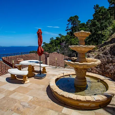 Апартаменты La Coraillere Waterfront With Private Pool And Sea Access