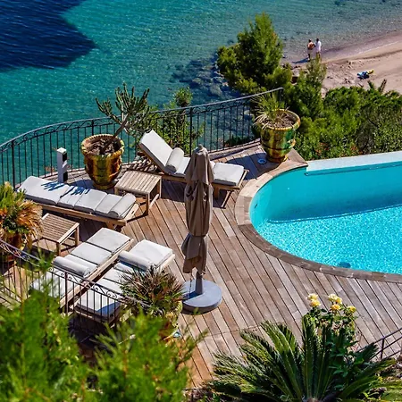 Апартаменты La Coraillere Waterfront With Private Pool And Sea Access Теуль-сюр-Мер