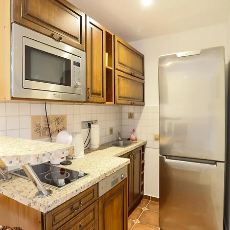 Апартаменты La Coraillere Waterfront With Private Pool And Sea Access
